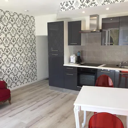 Domaine Chamarel Holiday home Saint-Paulet-de-Caisson