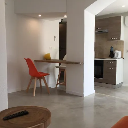 Domaine Chamarel Saint-Paulet-de-Caisson