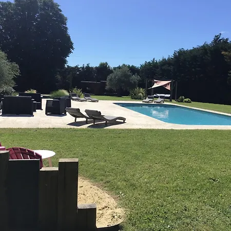 Domaine Chamarel Hébergement de vacances Saint-Paulet-de-Caisson